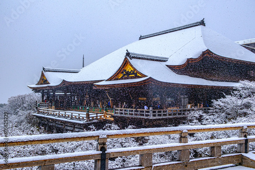 京都、清水寺の雪景色
