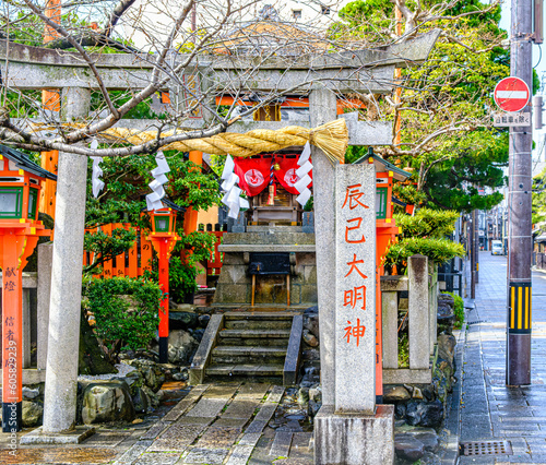 京都、祇園の辰巳大明神 photo