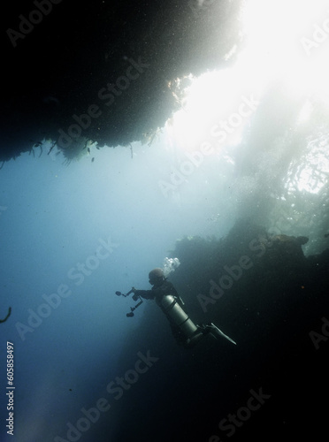 Fototapeta Naklejka Na Ścianę i Meble -  underwater scene with a ray of light