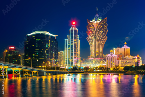 skyline of macau by the sea at night in china Fototapet
