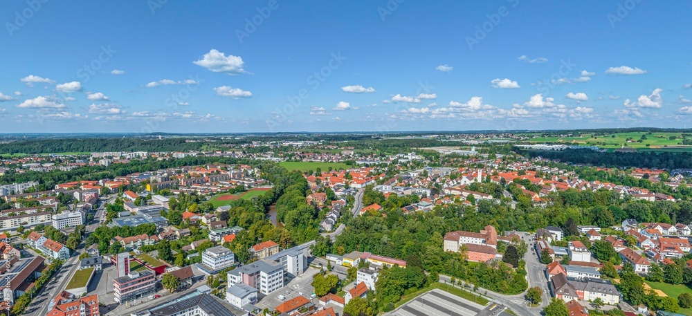 Die kreisfreie Stadt Kaufbeuren im Luftbild - Ausblick auf die östlichen Stadtteile
