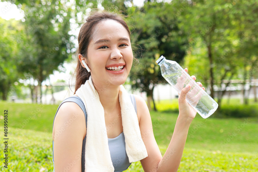 Asian woman exercising outdoors on a hot sunny day, drinking water to cool down and prevent heat stroke. Sport concept, health care Asian woman exercising outdoors on a hot sunny day, drinking water to cool down and prevent heat stroke. Sport concept, health care