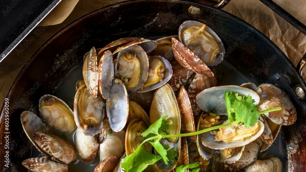 Flavors Unleashed: 4K Ultra HD Close-Up of Steamed Clam Enhanced with Rich Butter and Garlic, a Gastronomic Delight Flavors Unleashed: 4K Ultra HD Close-Up of Steamed Clam Enhanced with Rich Butter and Garlic, a Gastronomic Delight