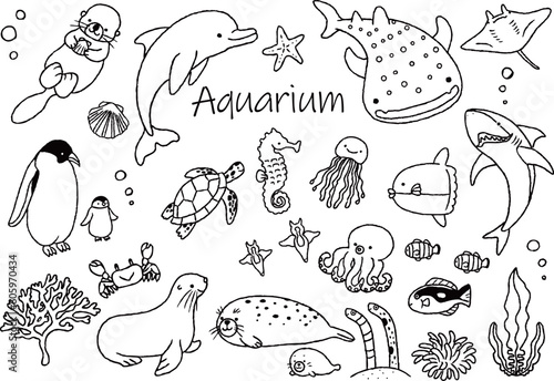 水族館にいるかわいい生き物たちのイラストセット　てがき線画