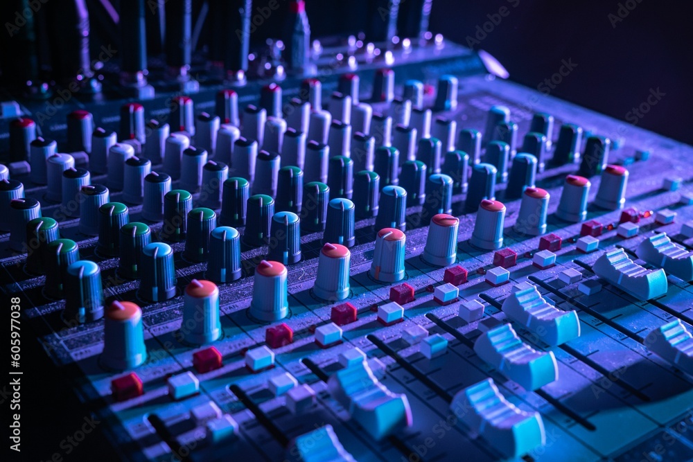 Obraz premium Close-up shot of an audio mixer in a studio