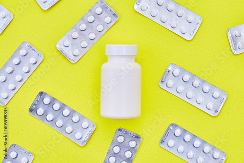 Obraz na płótnie Hair Loss Treatment Medicines on Green Background