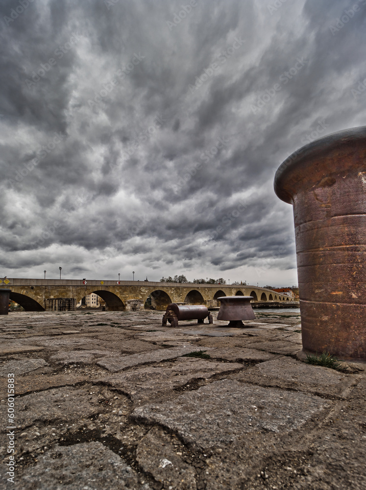 Fototapeta premium Low-angle view of a bridge on a cloudy day