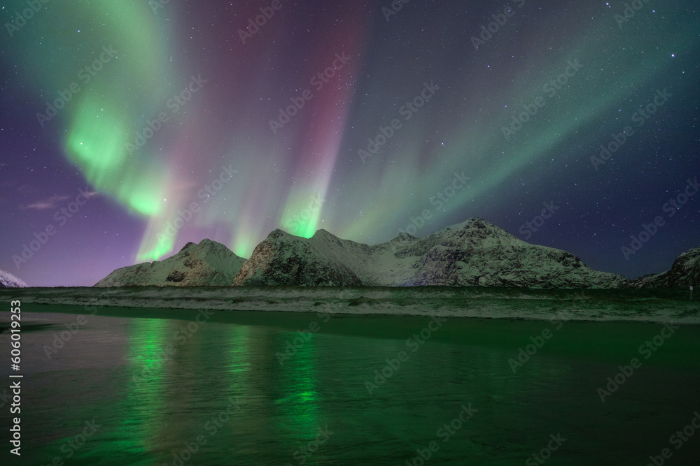 Aurora Borealis über den Lofoten in Norwegen