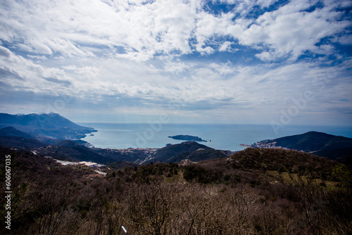 Panoramaaussichten: Die Schönheit der Berge in Montenegro genießen