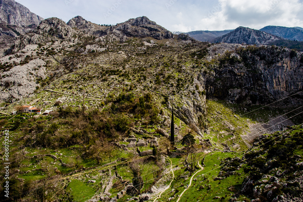 Eintauchen in die Landschaft: Naturschönheit von der Festung Klis aus betrachtet