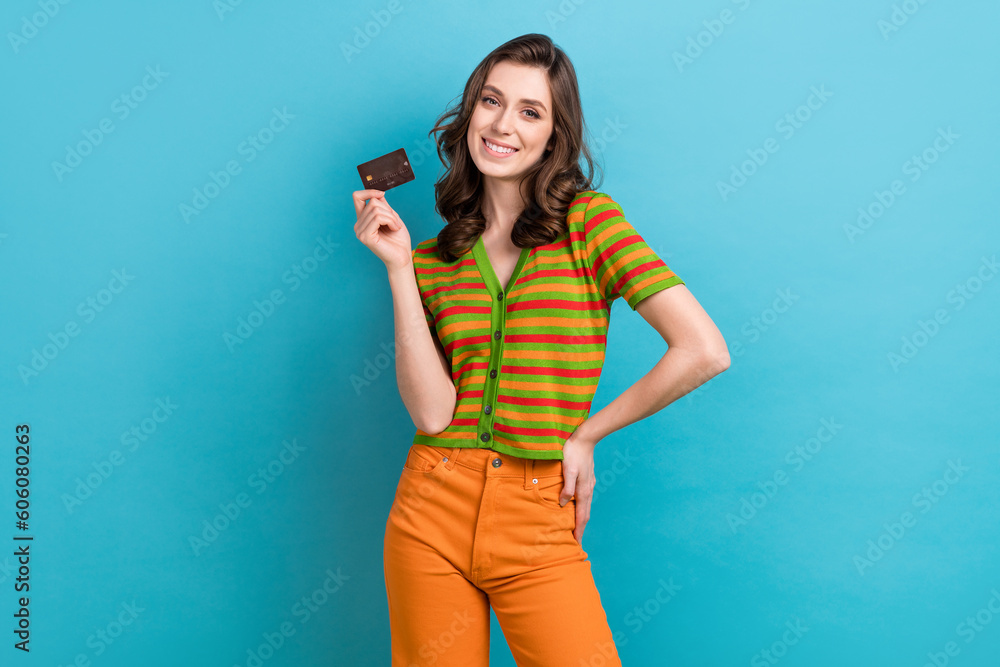 Naklejka premium Photo of young promoter online banking company service no commission payment deposit money car for free isolated over blue color background