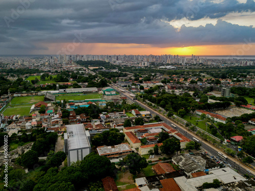 Encantos de Belém: Pôr do Sol na Av. João Paulo, com Vista Deslumbrante da Baía do Guajará e dos Prédios do Centro photo