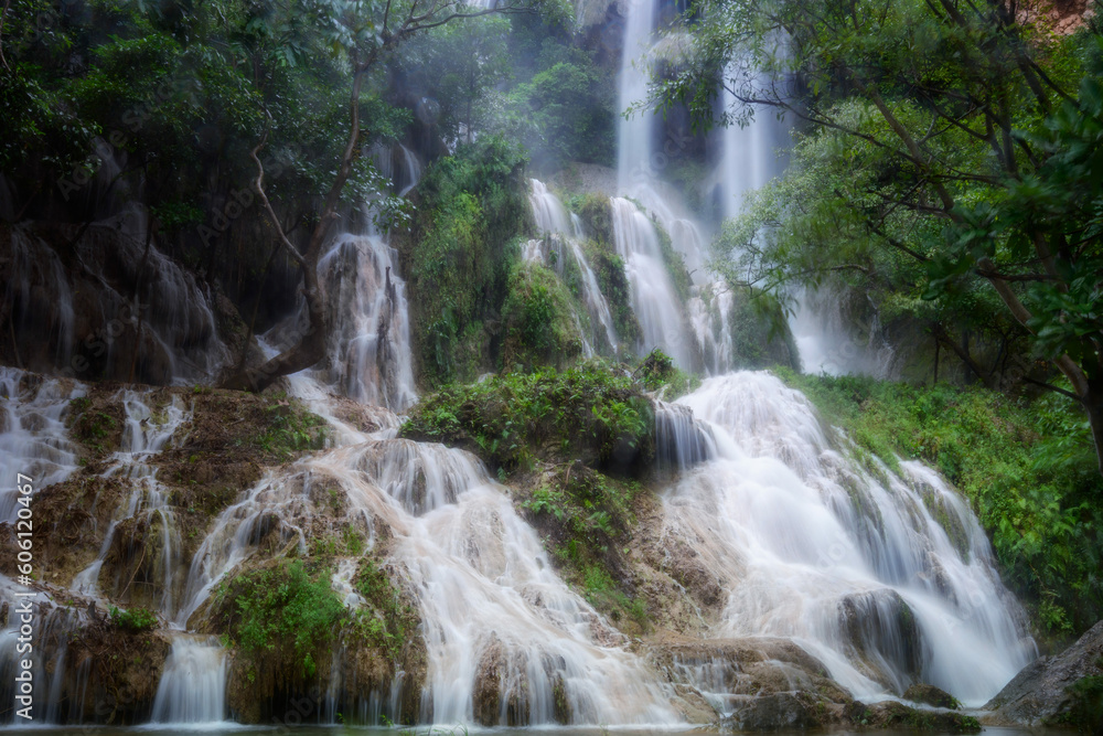 Fototapeta premium Erawan Waterfall Kanchanaburi Thailand