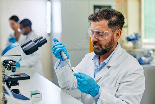 Pharmaceutical scientist working on new research in lab.