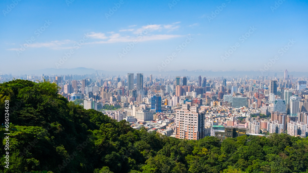 Obraz premium 台湾 台北市 象山、展望台（超然亭）から見る台北の街並み