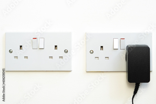 Εκτύπωση καμβά close up of english socket in the wall