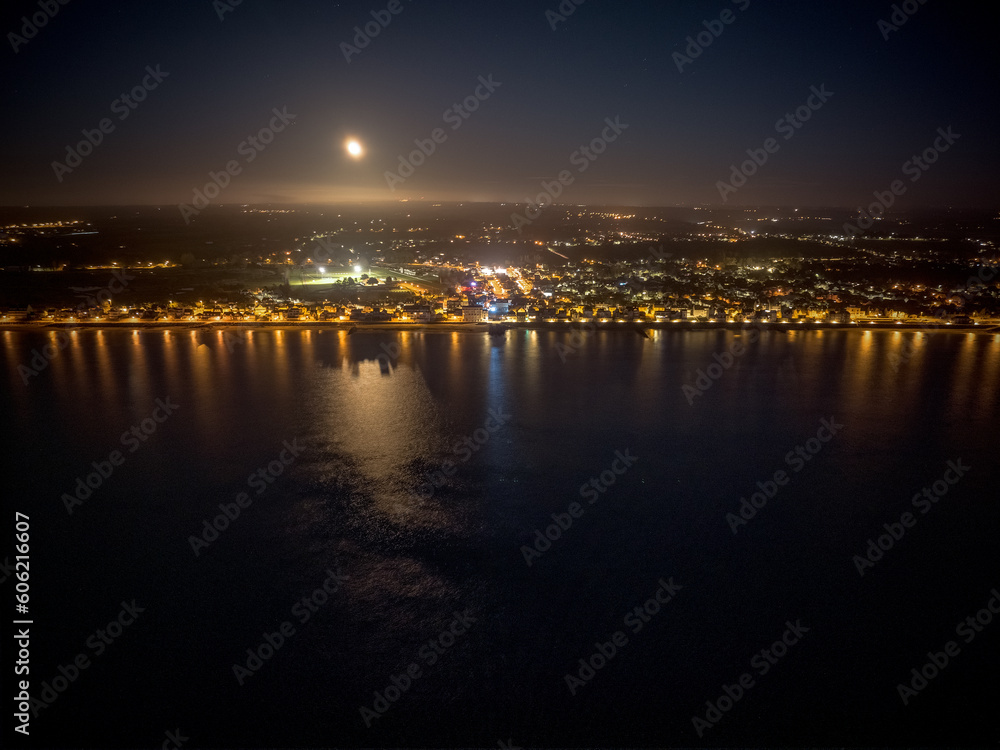 vue aérienne nocturne de coutainville