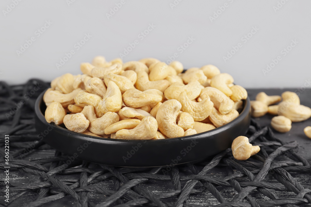 Plate with tasty cashew nuts on table