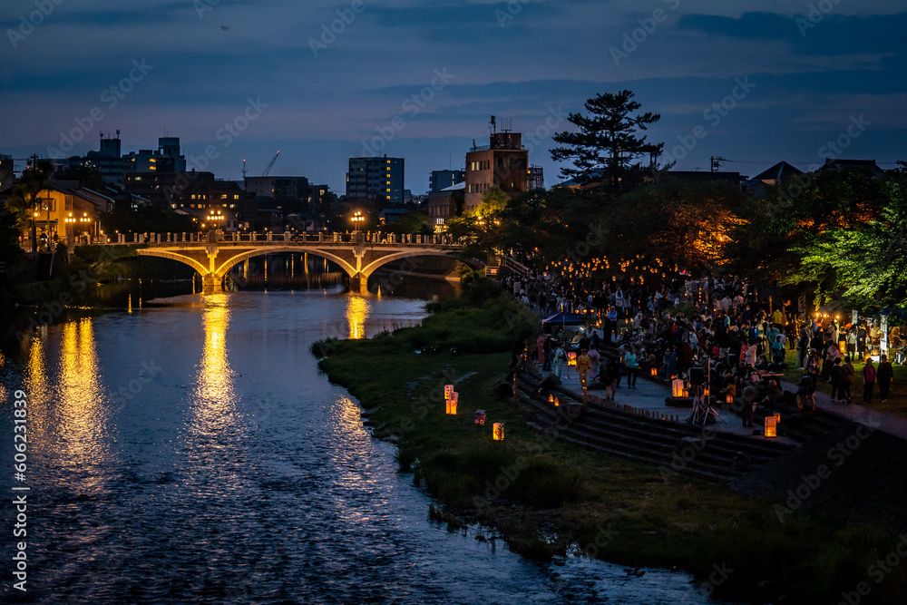 Obraz premium 金沢・浅野川沿いの女川祭