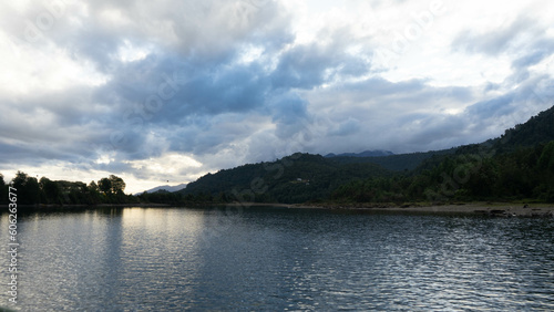 puente rio puelo en el sur de chile, acampando con amigos en la montaña y emociones