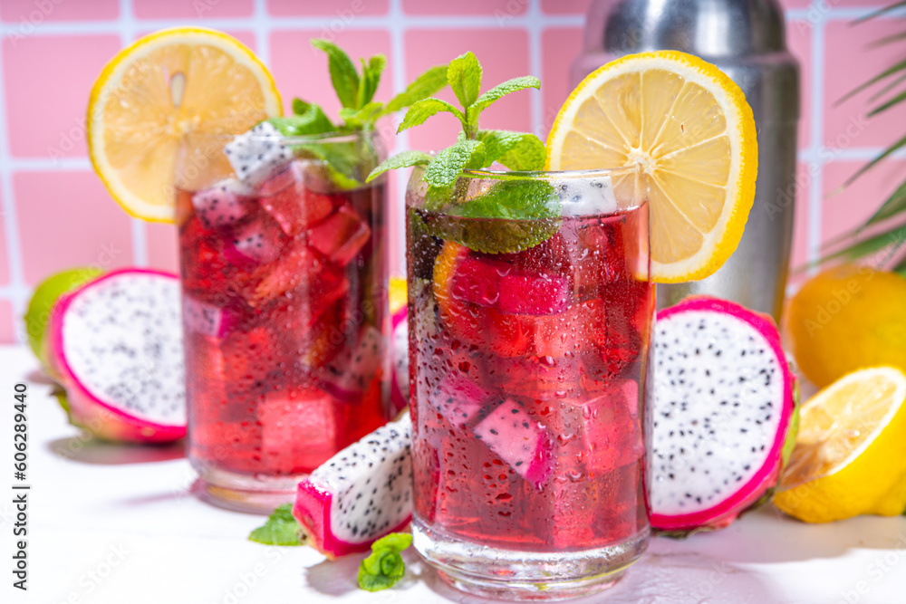 Fototapeta premium Pitahaya or dragon fruit mojito
