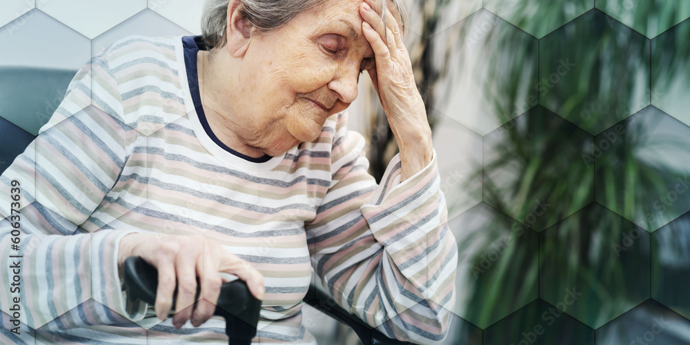 Obraz premium Elderly woman having headache, geometric pattern