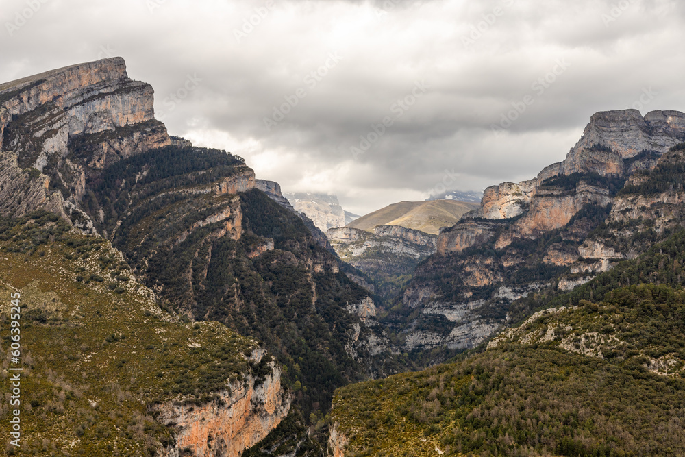 Impressive añisclo canyon where we see the enormous mountains of the Ordesa y Monte Perdido National Park split in two by the erosion of the river.