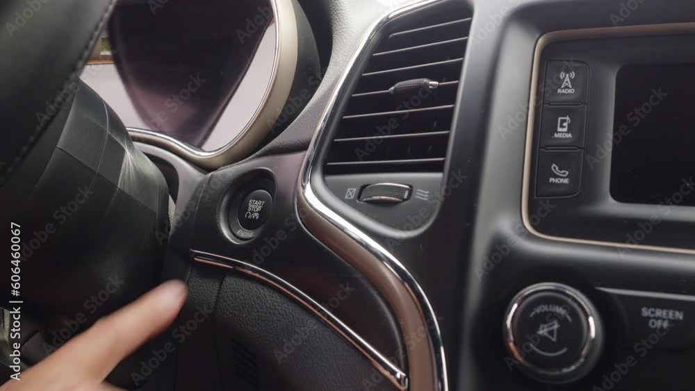 Starting engine by pressing the start button Starting engine by pressing the start button