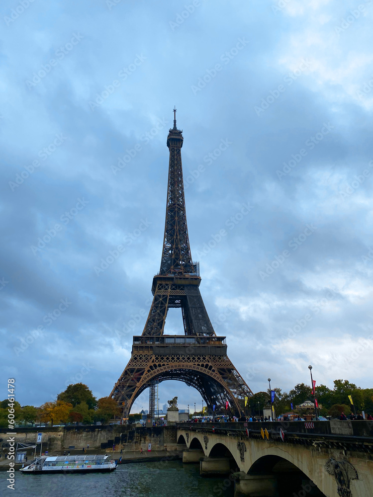 Fototapeta premium Eiffel Tower Paris City