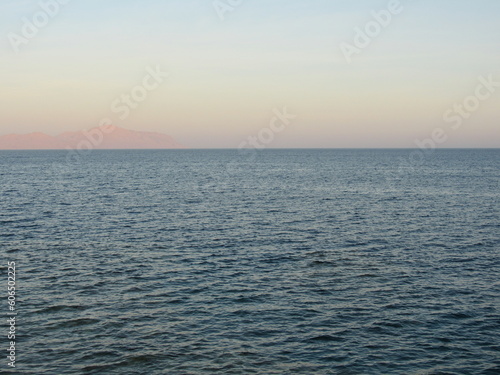 sea ​​waves background. transparent waves in the clear sea. beach sand. relax at sea. 