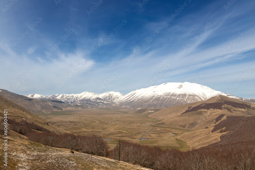 Pian Grande di Castelluccio di Norcia con il Monte Vettore (Perugia) Pian Grande di Castelluccio di Norcia con il Monte Vettore (Perugia)