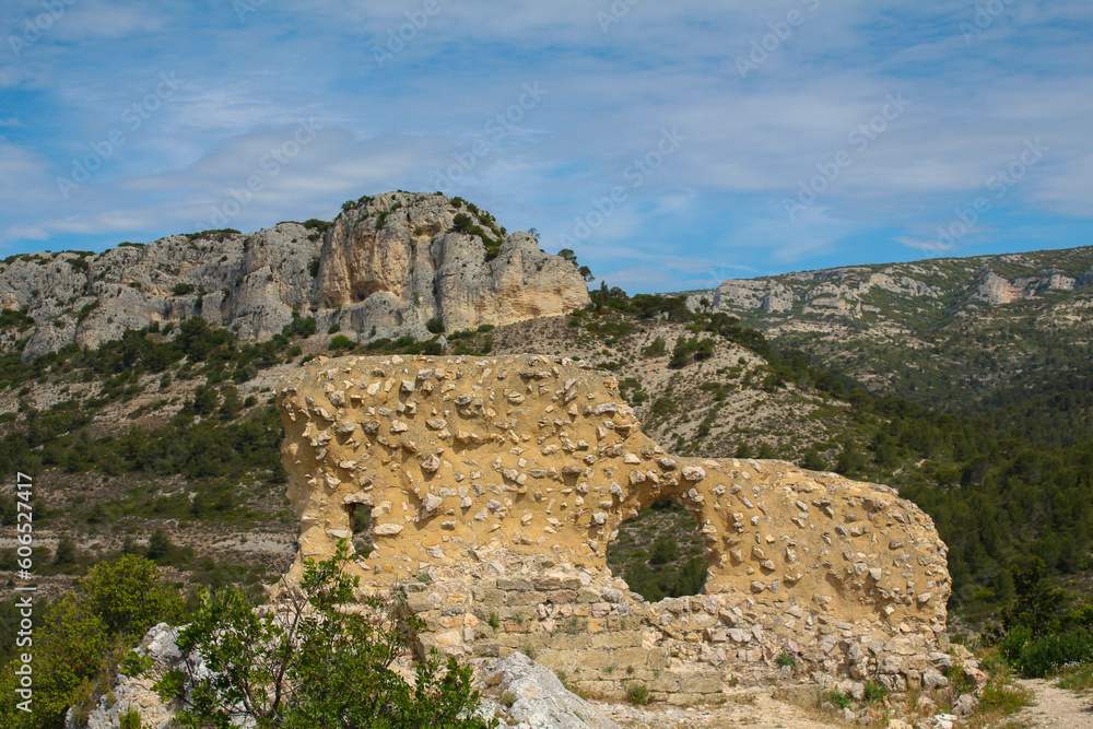Landschaft des Luberon bei Merindol in der Provence