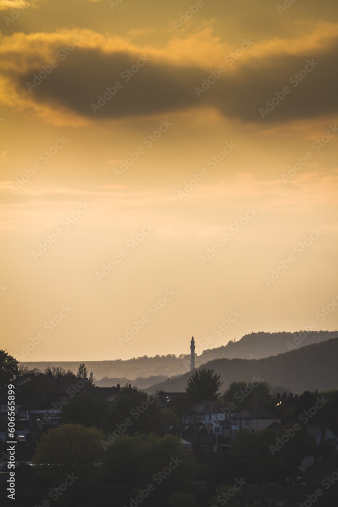 Valokuva Wainhouse Tower from Toothill