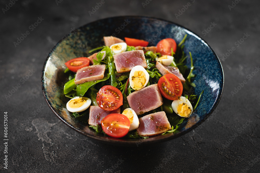 Green salad with tuna and a mix of green leaves and vegetables
