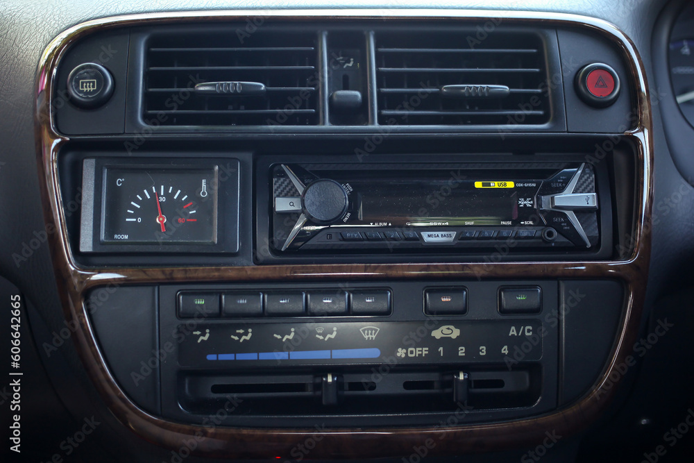 Auto audio control buttons. Auto audio control buttons.