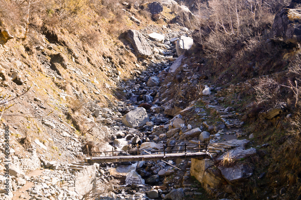 Φωτογραφία Small Bridge Crossing, Har Ki Doon Trail, Sankri Range, Uttarkashi, Uttarakhand,