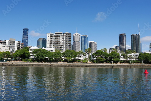 Hochhäuser am Fluss Brisbane River in Brisbane © Falko Göthel