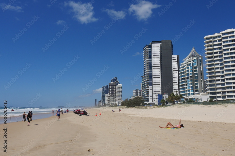 Hochhäuser am Strand in der Stadt Gold Coast
