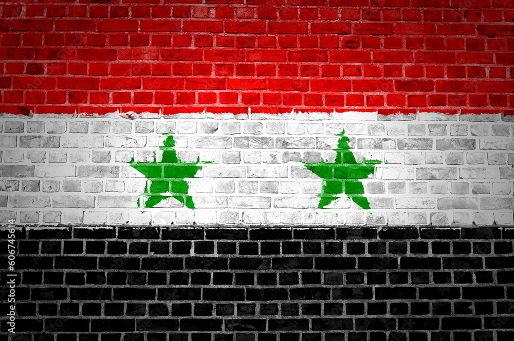 Φωτογραφία Shot of the Syria flag painted on a brick wall in an urban location