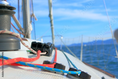 湖上を走るヨットのロープ（滋賀県琵琶湖）