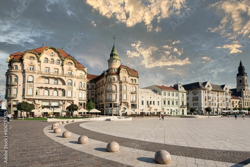 Fotografía Square of the Oradea on the sunrise in Romania