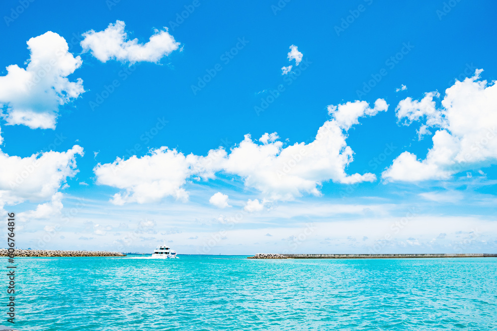 竹富港 (竹富島・沖縄県) 竹富港 (竹富島・沖縄県)