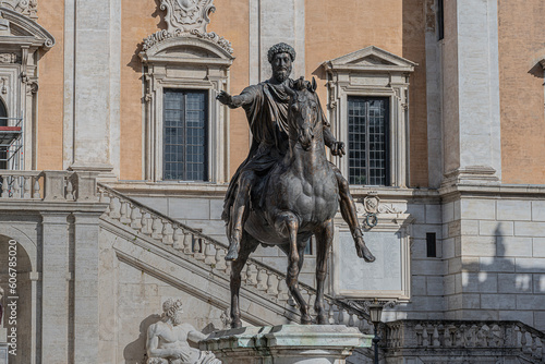 Reiterfigur Marc Aurel auf dem Kapitolplatz in Rom, Italien photo