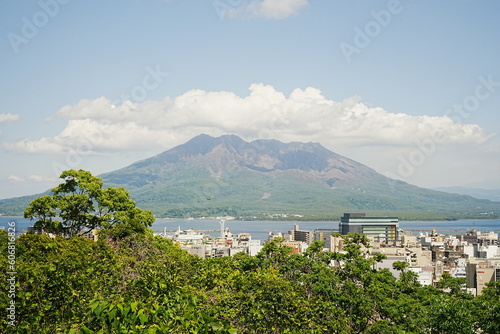 City view of Kagoshima and Sakurajima Volcano Mountain in Kagoshima, Japan - 日本 鹿児島 桜島 街並み