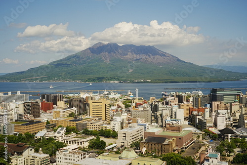 City view of Kagoshima and Sakurajima Volcano Mountain in Kagoshima, Japan - 日本 鹿児島 桜島 街並み