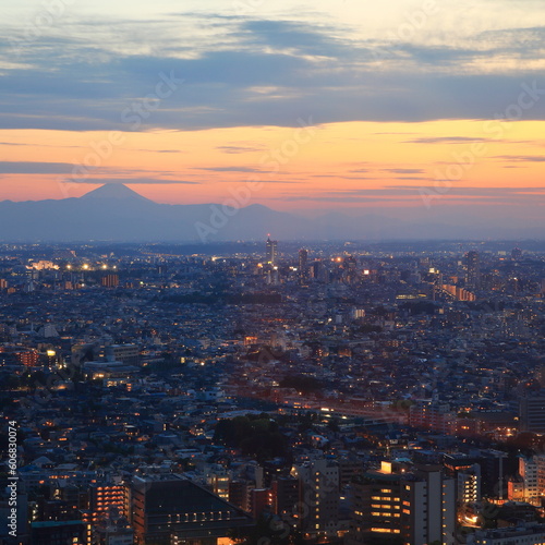 恵比寿ガーデンプレイスから見る富士山と夕景