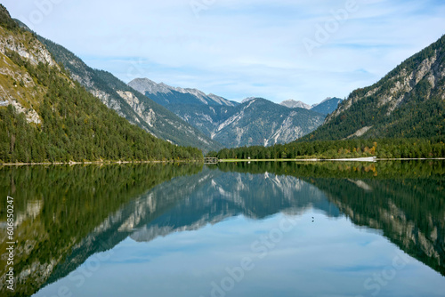 lake in an environment of mountains