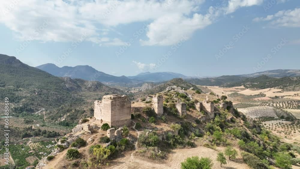 ruinas del antiguo castillo nazarí de Turón en el municipio de Ardales, Andalucía ruinas del antiguo castillo nazarí de Turón en el municipio de Ardales, Andalucía