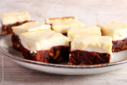 Walnut brownies with cheese