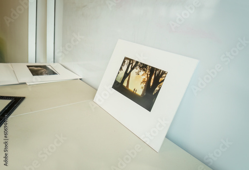 Quadro su tela Matted prints on a white table